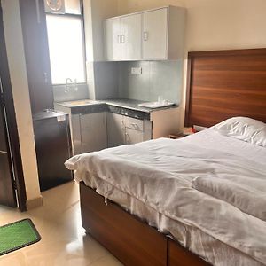 Apna Homes Stay & Hotel I Gurugram I Sector-71